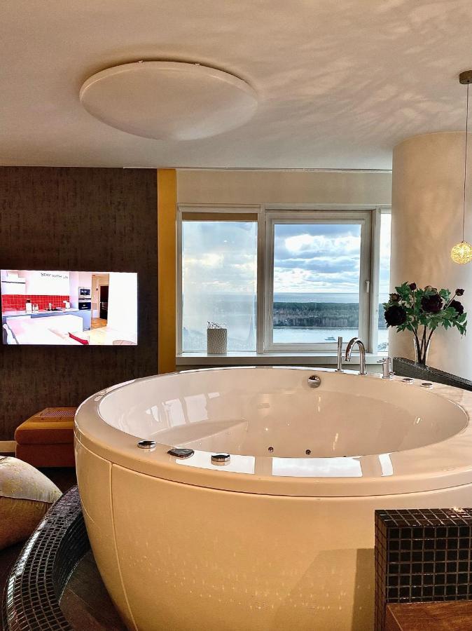 Sky Flat Jacuzzi 27 Floor Daire Klaipėda Dış mekan fotoğraf