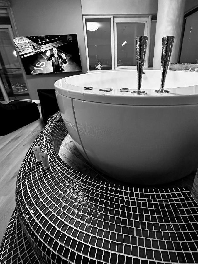 Sky Flat Jacuzzi 27 Floor Daire Klaipėda Dış mekan fotoğraf